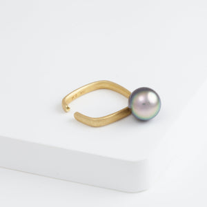 Syami hanging tahitian pearl ear cuff