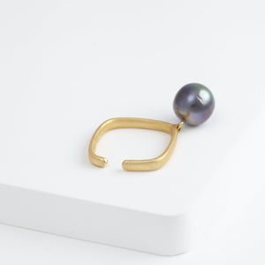 Syami hanging tahitian pearl ear cuff