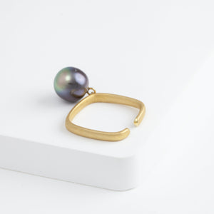 Syami hanging tahitian pearl ear cuff