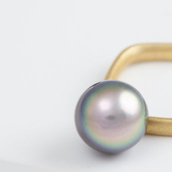 Syami hanging tahitian pearl ear cuff