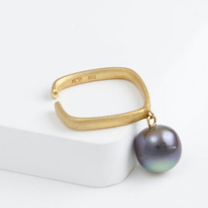 Syami hanging tahitian pearl ear cuff