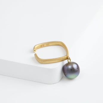 Syami hanging tahitian pearl ear cuff