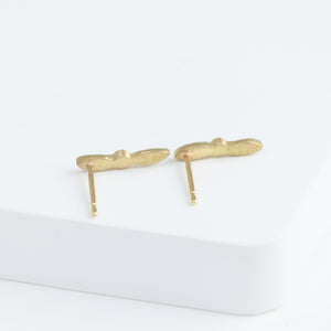 Bloom blue sapphire stud