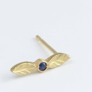 Bloom blue sapphire stud