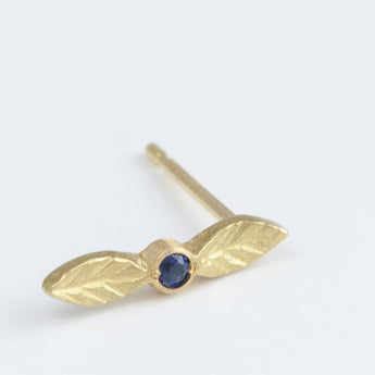Bloom blue sapphire stud