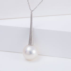 Raindrop one-of-a-kind pearl platinum necklace