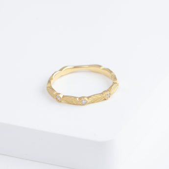 Bloom ring with diamond