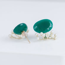 Load image into Gallery viewer, Fairy green agate and pearl earrings
