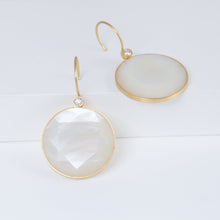 Load image into Gallery viewer, Surface round mother of pearl earrings
