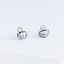 Load image into Gallery viewer, Baby black pearl single pearl diamond platinum studs
