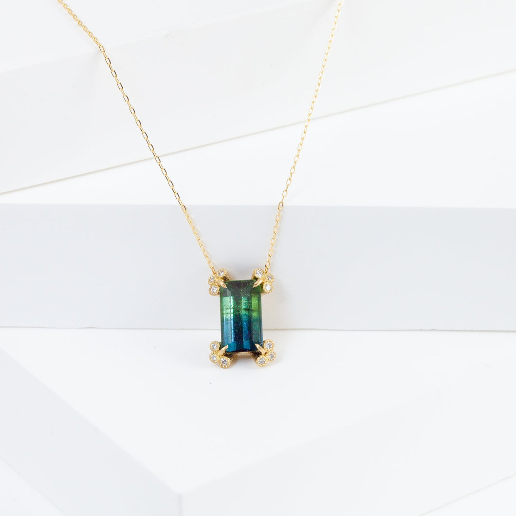 Spread two tone green tourmaline necklace