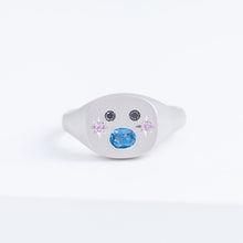 Load image into Gallery viewer, Big oval mouth face signet ring with sapphire cheeks
