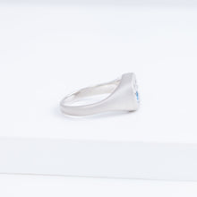 Load image into Gallery viewer, Big oval mouth face signet ring with sapphire cheeks
