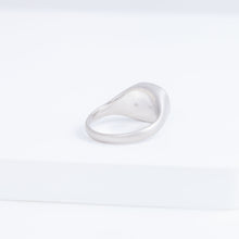 Load image into Gallery viewer, Big oval mouth face signet ring with sapphire cheeks
