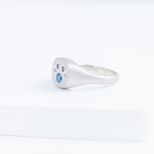 Load image into Gallery viewer, Big oval mouth face signet ring with sapphire cheeks

