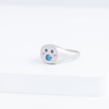 Load image into Gallery viewer, Big oval mouth face signet ring with sapphire cheeks
