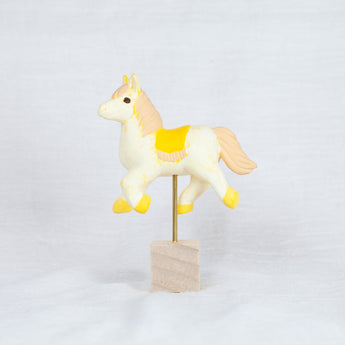 montomi - Horse on a stand