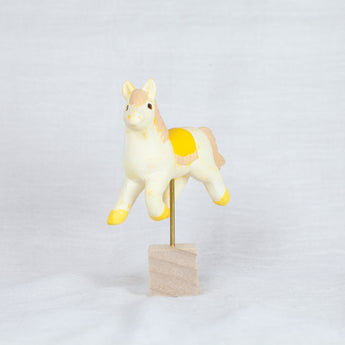 montomi - Horse on a stand