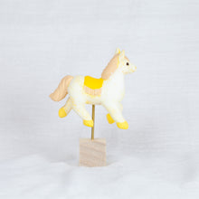Load image into Gallery viewer, montomi - Horse on a stand
