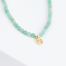 Load image into Gallery viewer, Smiley emerald beads bracelet
