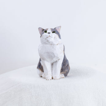 Ryoji Bannai - #2512 Mackerel tabby and white sitting cat