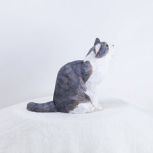 Load image into Gallery viewer, Ryoji Bannai - #2512 Mackerel tabby and white sitting cat
