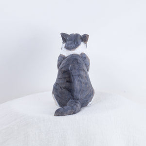 Ryoji Bannai - #2512 Mackerel tabby and white sitting cat