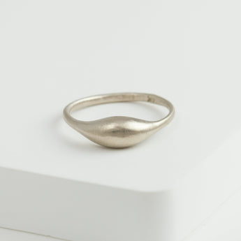 Yui white gold ring
