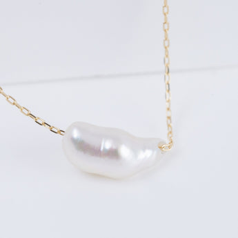 Kidney white pearl necklace
