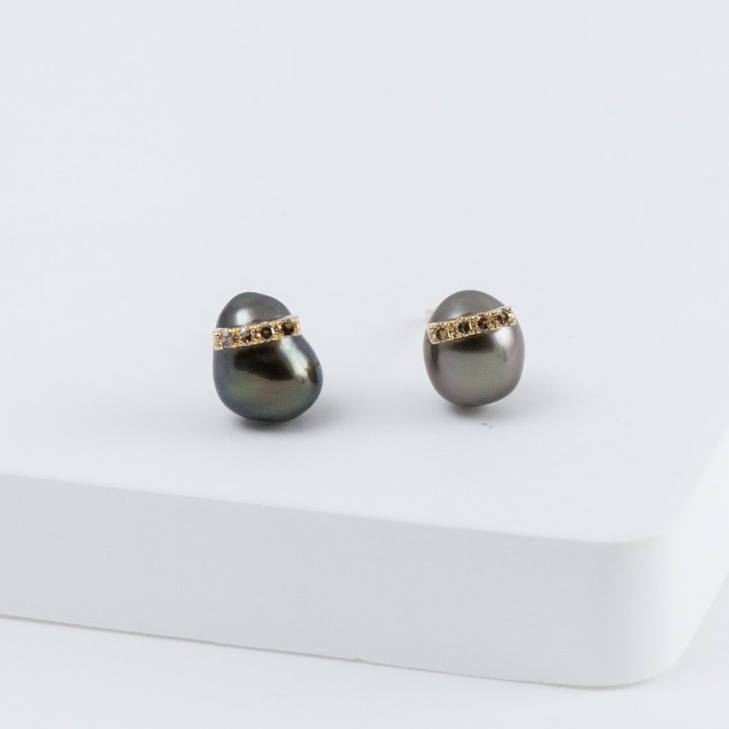 Line keshi pearl studs