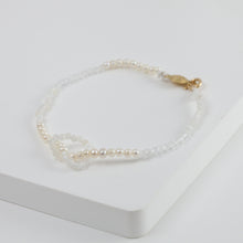 Load image into Gallery viewer, Lip smiley charm white gemstones beads bracelet

