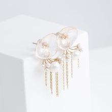 Load image into Gallery viewer, Fairy rose quartz and pearl earrings with chains
