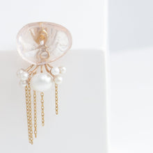 Load image into Gallery viewer, Fairy rose quartz and pearl earrings with chains

