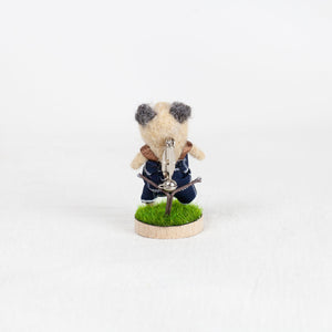 Fluffy - Pug brooch pin with stand