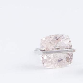 Band one-of-a-kind platinum iridescent morganite studs