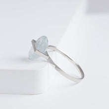 Load image into Gallery viewer, Band one-of-a-kind platinum iridescent aquamarine ring
