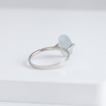 Load image into Gallery viewer, Band one-of-a-kind platinum iridescent aquamarine ring
