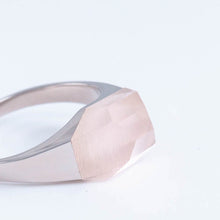 Load image into Gallery viewer, Mini rock rose quartz ring - silver
