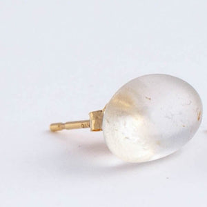 Rough stone topaz pebble stud