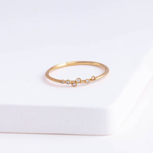 Spread six diamonds ring