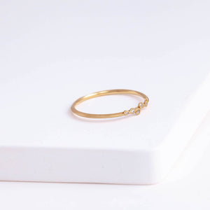 Spread six diamonds ring