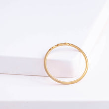 Load image into Gallery viewer, Spread six diamonds ring
