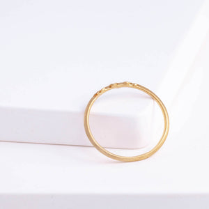 Spread six diamonds ring
