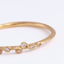 Load image into Gallery viewer, Spread six diamonds ring
