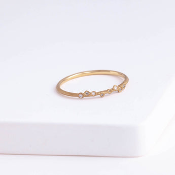 Spread eight diamonds ring