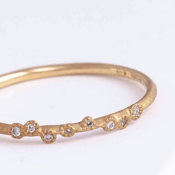 Spread eight diamonds ring