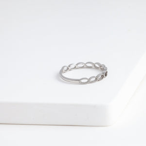 Repeat oval ring - white gold