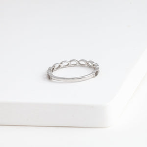 Repeat oval ring - white gold