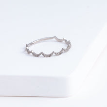 Load image into Gallery viewer, Repeat wave ring - white gold
