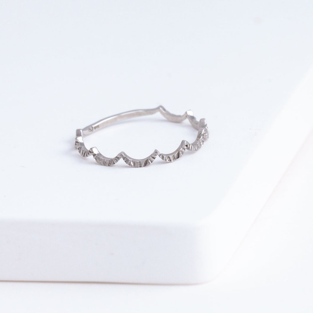 Repeat wave ring - white gold